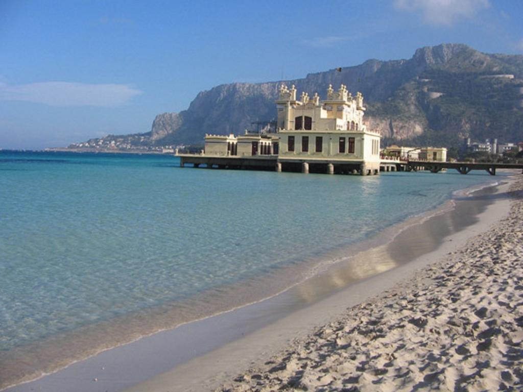 Casa Lunastella Locazione Turistica มอนเดลโล ภายนอก รูปภาพ