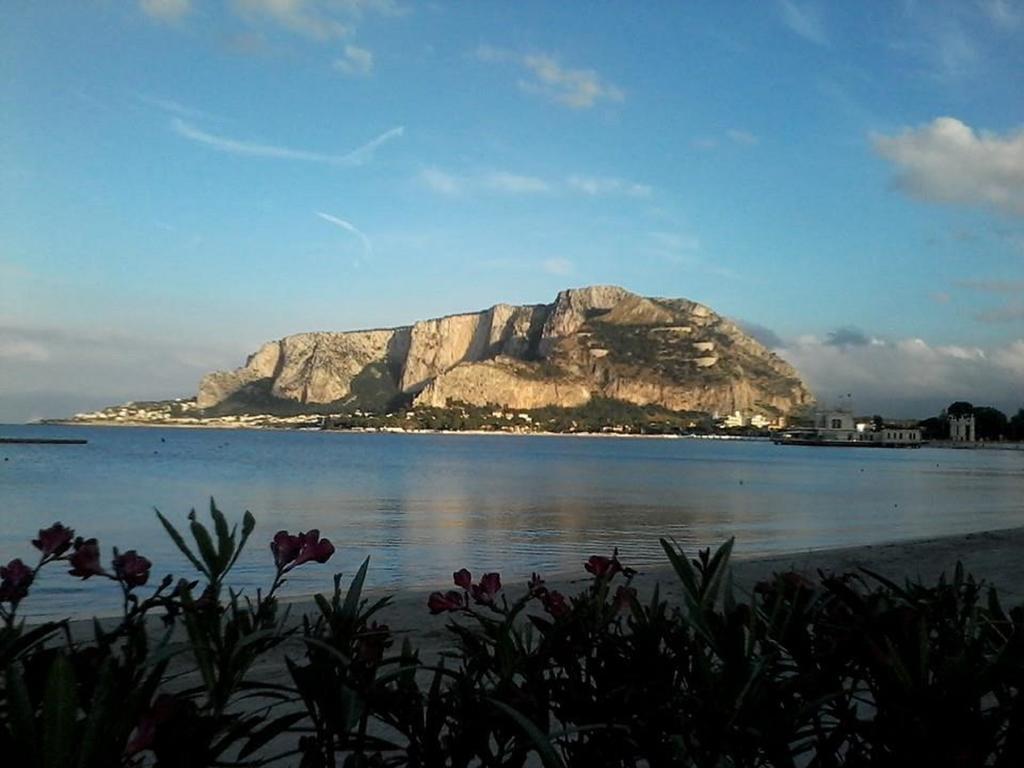 Casa Lunastella Locazione Turistica มอนเดลโล ภายนอก รูปภาพ